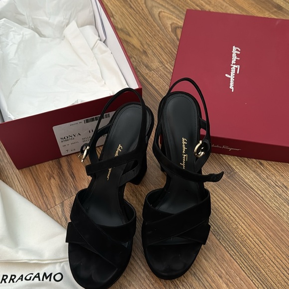 Ferragamo Sonya Platform Sandals - Picture 6 of 17